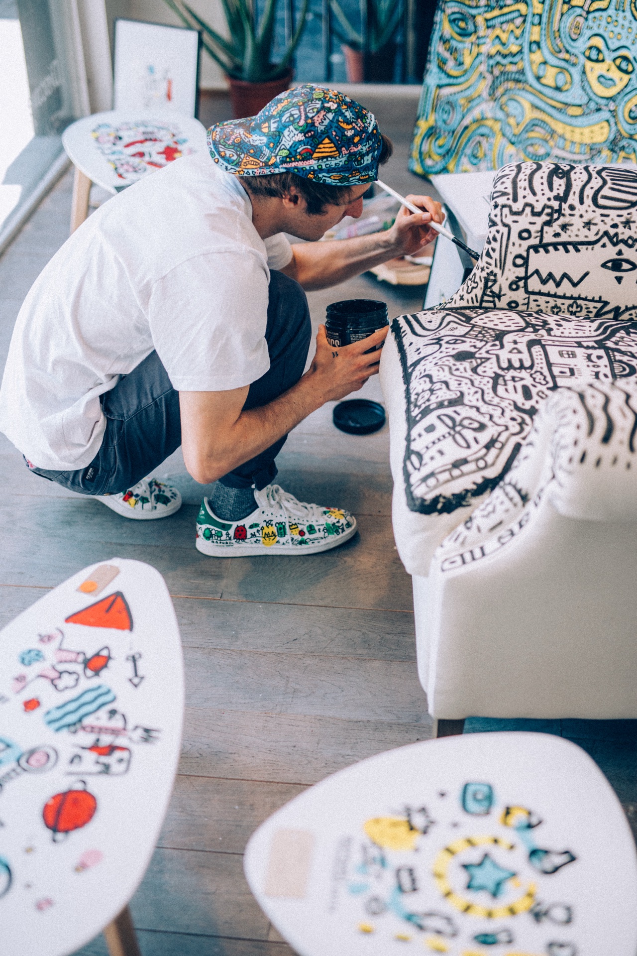 Space Raphaël painting furniture in the studio